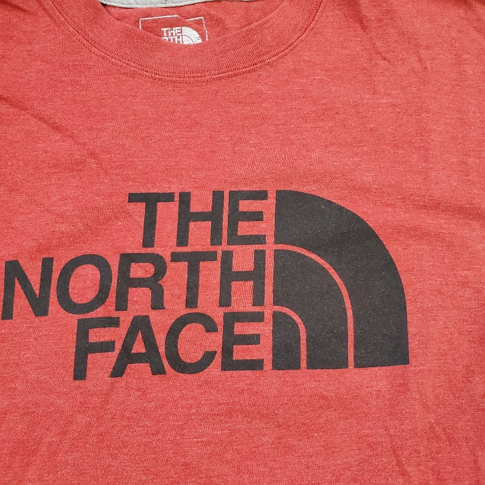 The North Face Men's Short-Sleeve T-Shirt - Red Heather with Black Logo - Size S